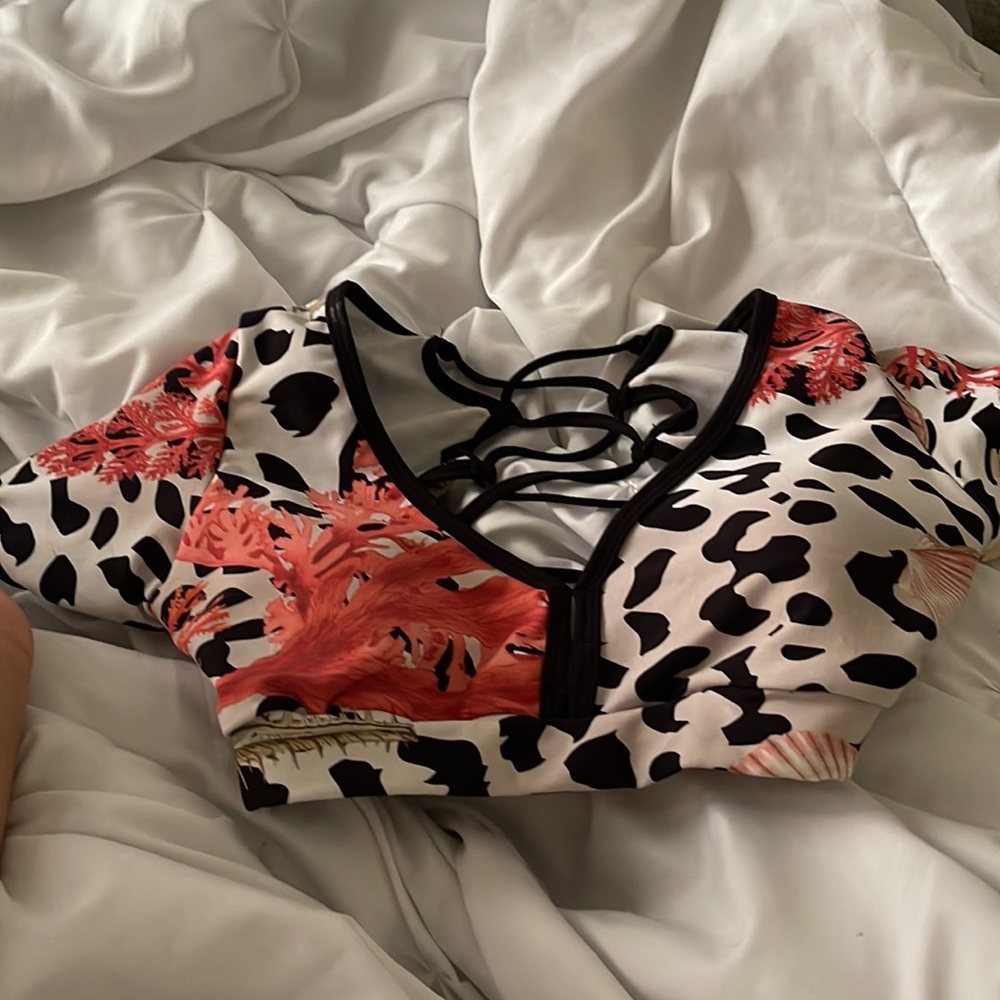 Cls Workout Too With Beautiful Open Back - image 1